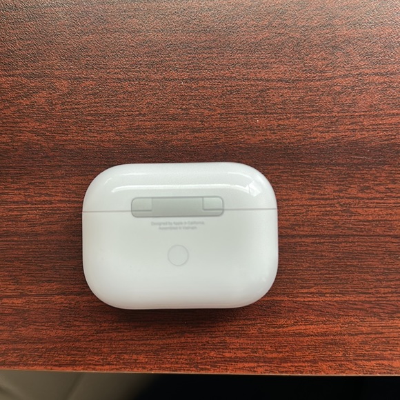 AirPod Pros 1st Gen - Picture 3 of 3